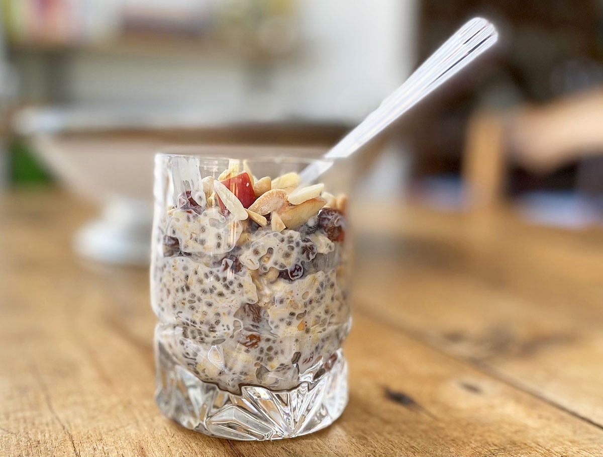 Overnight Oats with Apples and Raisins The Buzz Magazines